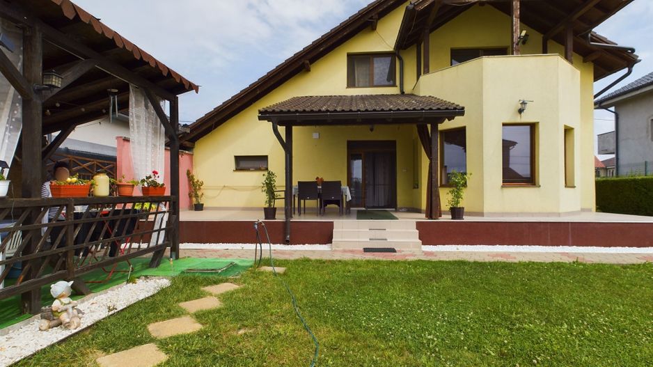 Casă individuală Moșnița Nouă - Poză 1