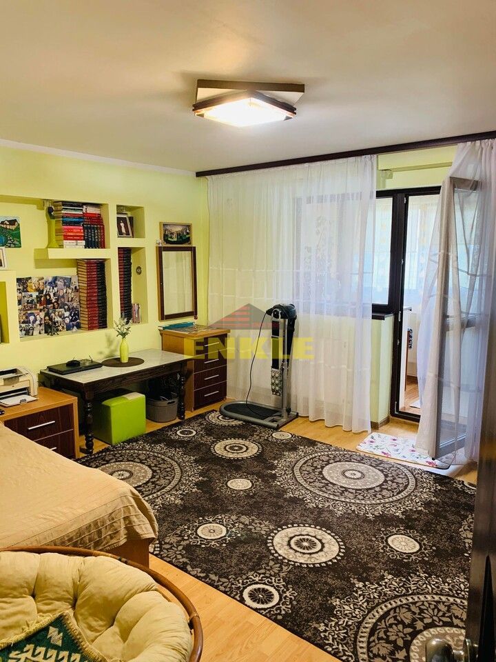 De vanzare Spatiu Comercial cu preluare afacere + Apartament 3 camere. 130.000 Euro Negociabil - Poză 4