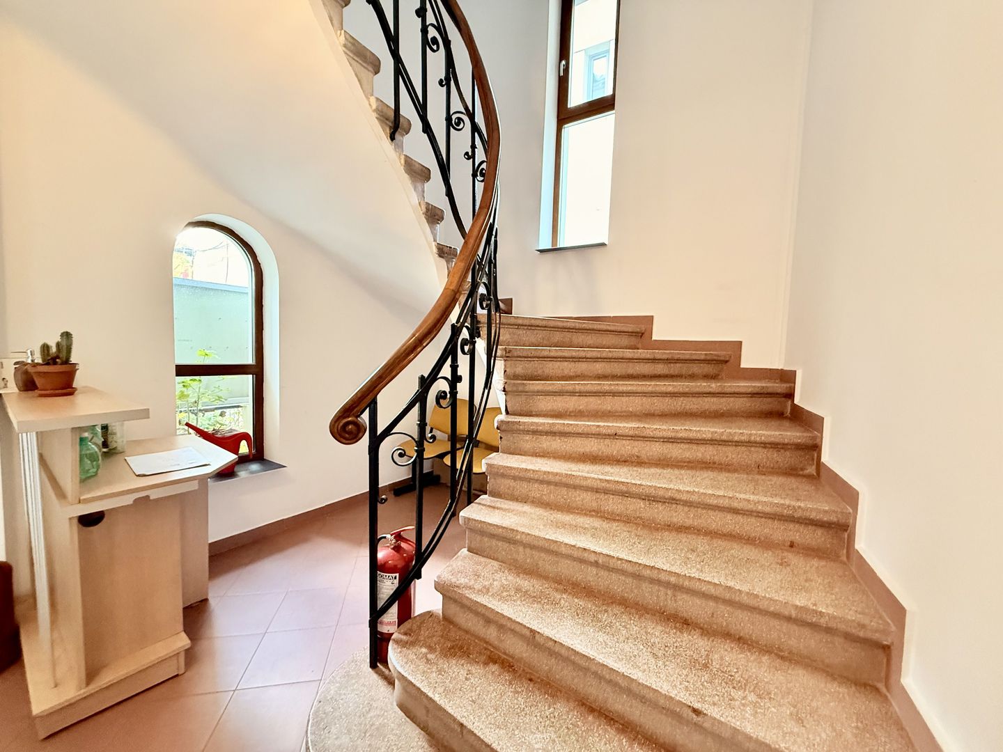 Piata Unirii Fantani Vila  500 mp utili curte 204 mp - Poză 7