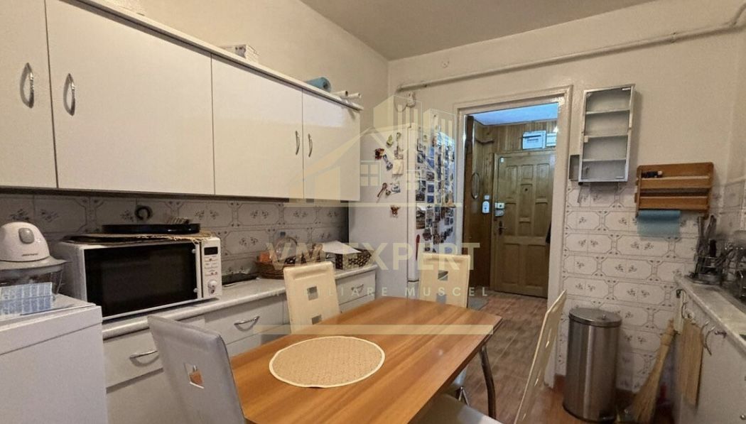 APARTAMENT 3 CAMERE ETAJ 1 CAMPULUNG COMISION 0 CUMPARATOR - Poză 1