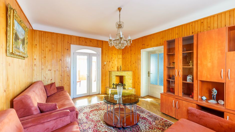 Casă deosebită, în centrul localității Târnova - Poză 3