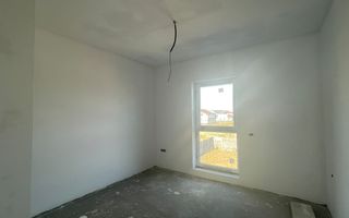 Duplex despartit prin camera tehnica- 5 camere- Mosnita Noua - Poză 7