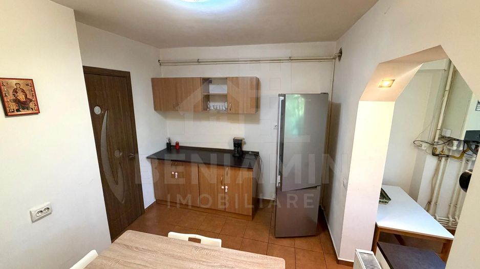 3 camere decomandat cu 2 bai Rovine etajul 3 centrala termica 72mp - Poză 6