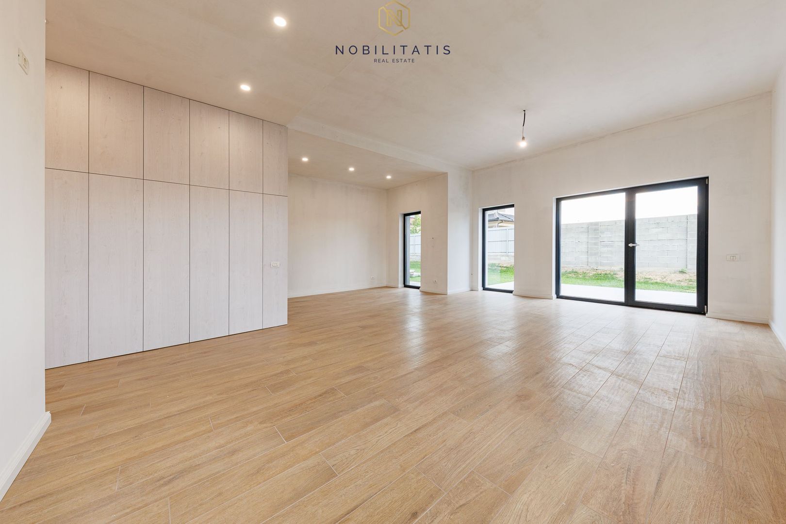 Duplex de vanzare la liziera padurii - 130 mp, 4 bai & 4 dormitoare - Poză 2