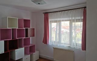 Închiriez Apartament cu 3 camere zona piața CUG - Poză 6
