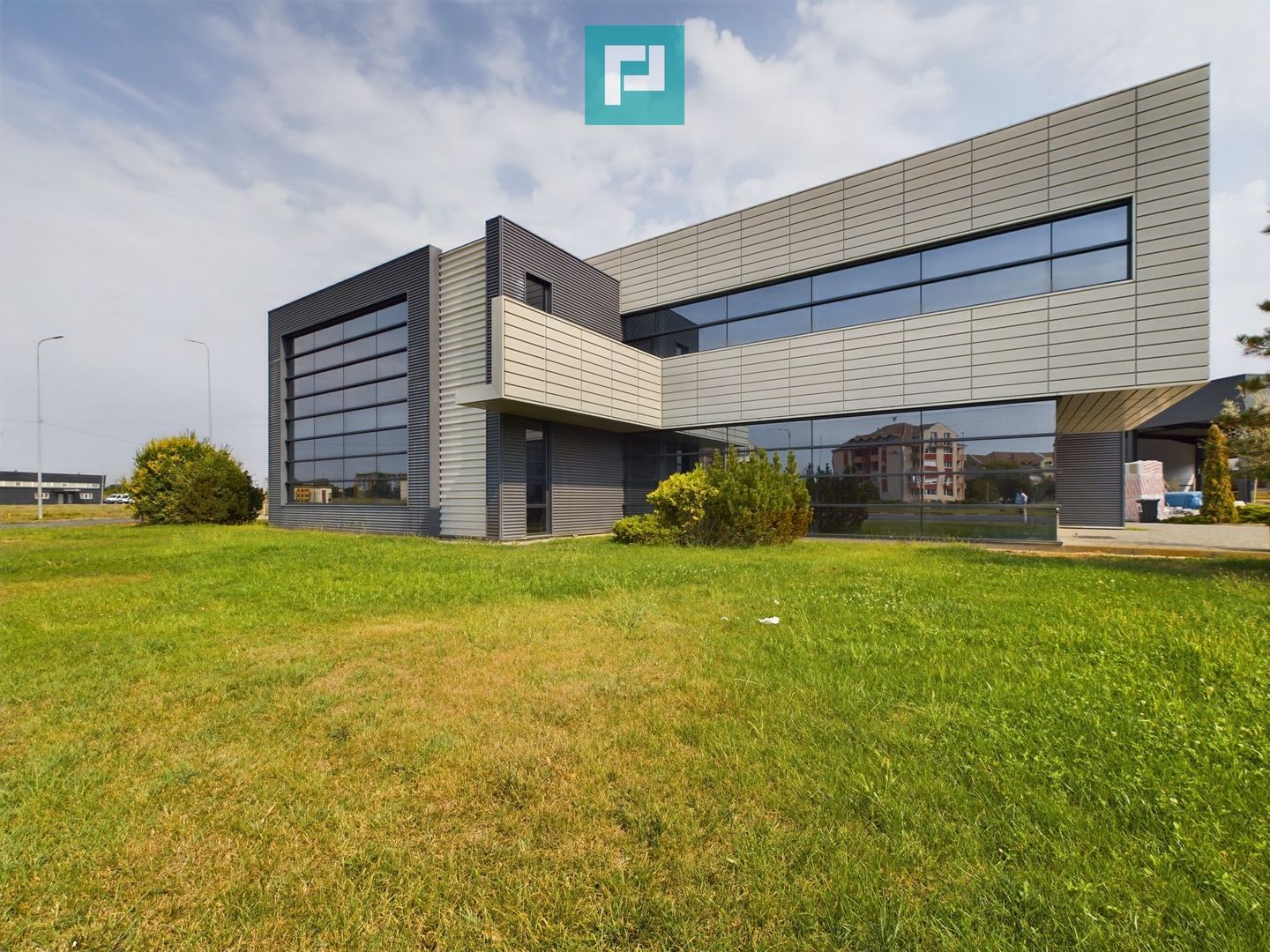 Clădire modernă pentru birouri 340 mp - Poză 1