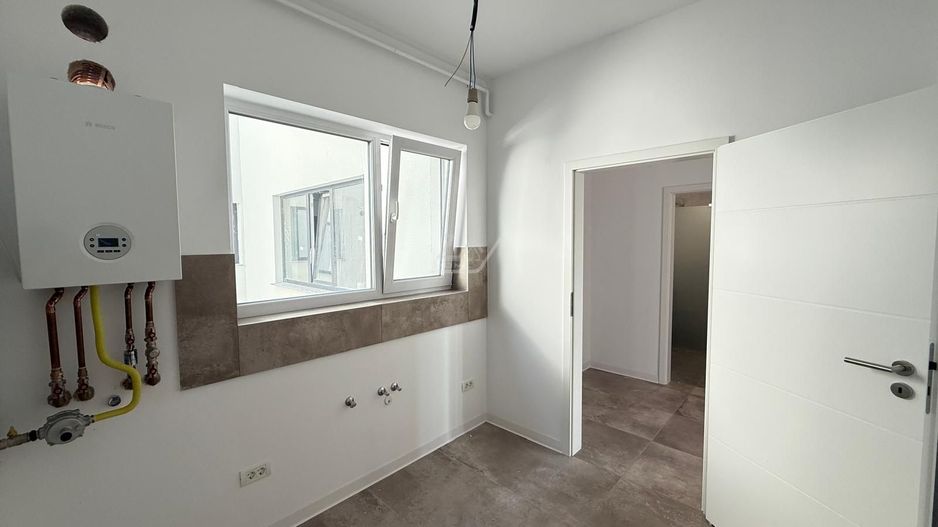 Bucatarie inchisa. Etaj 1. Loc de parcare. Asfalt. - Poză 4