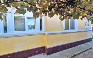 Vanzare casa cu teren 1800 mp, Pitesti str Bananai, la intrare - Poză 12