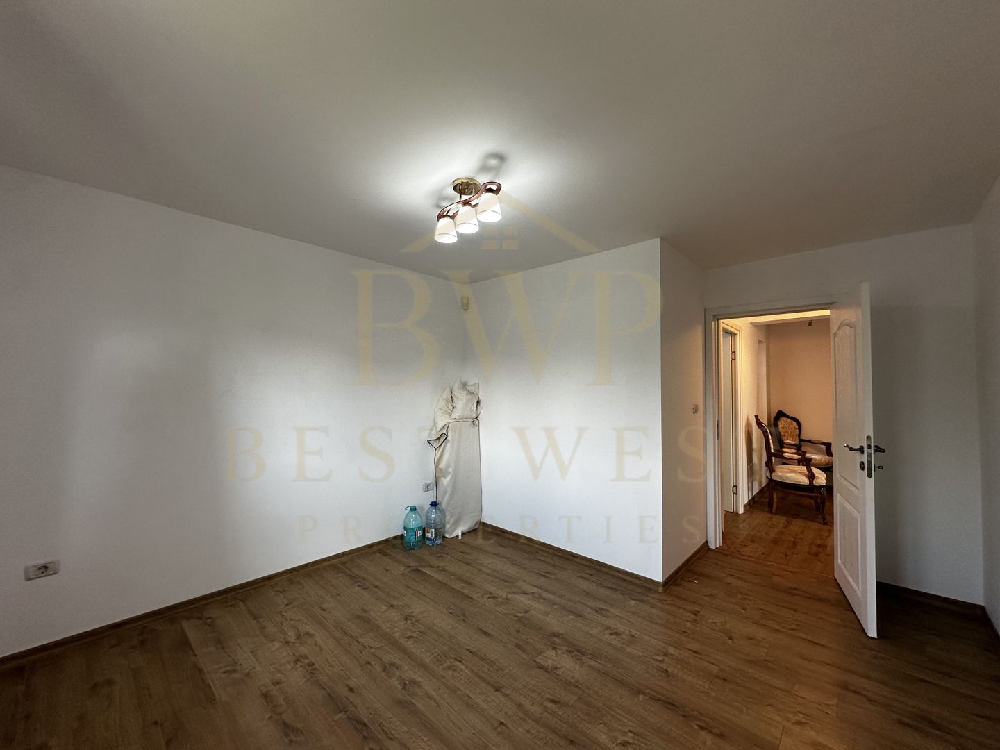 Apartament 2 camere, curte, Braytim - Poză 3