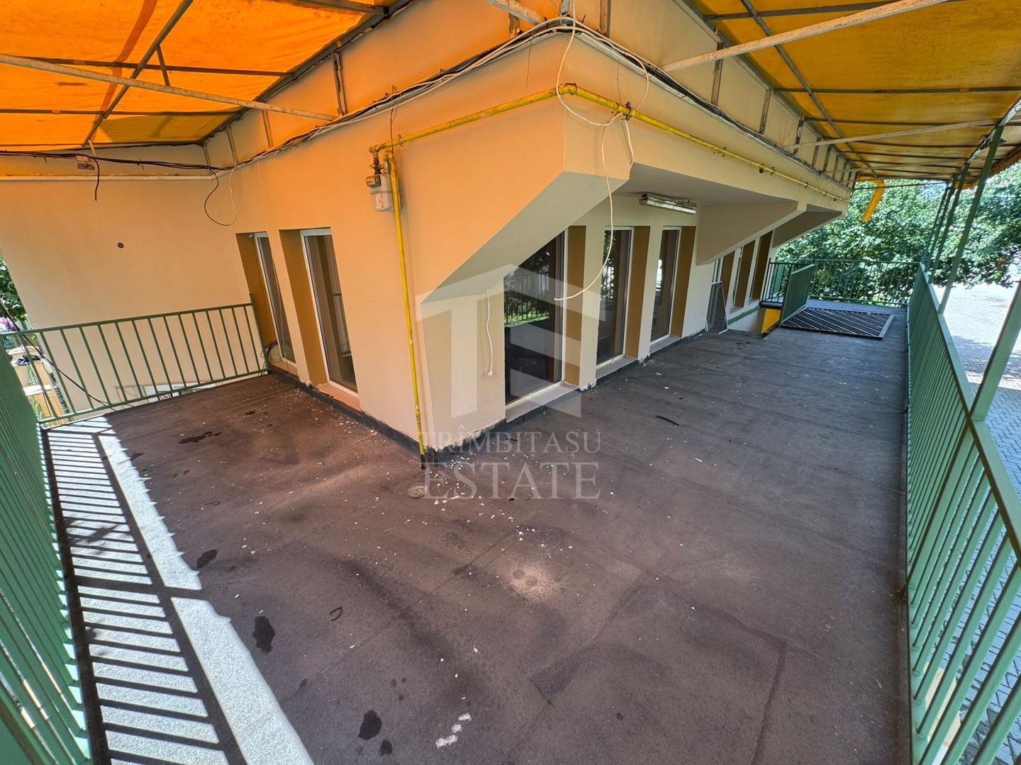 DE INCHIRIAT - SPATIU COMERCIAL CHIAR IN FATA PRIMARIEI SNAGOV - Poză 8
