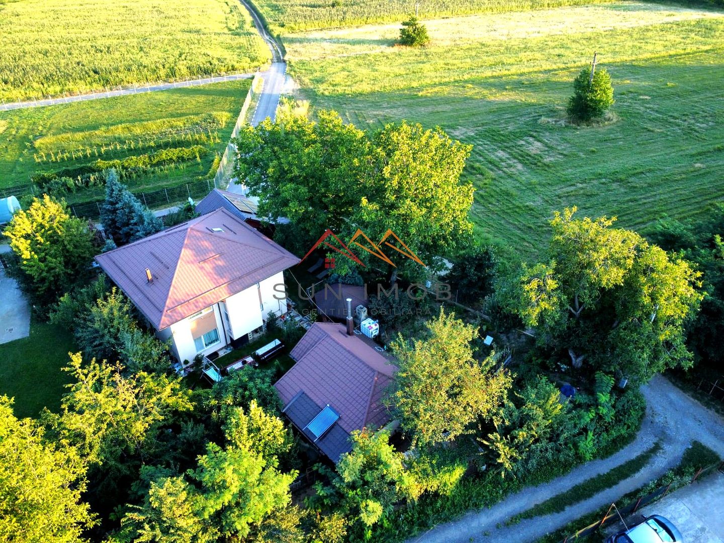 CASĂ NOUĂ | 4 CAMERE | SISTEM FOTOVOLTAIC | URLETA, ZONĂ VERDE - Poză 1