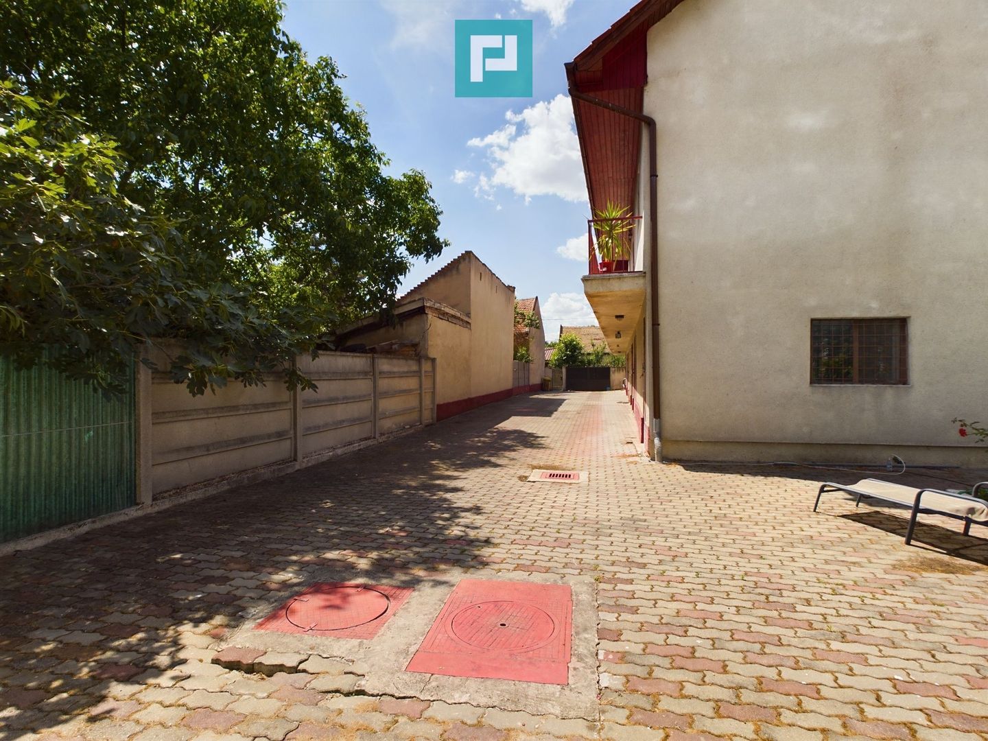 Vilă cu 3 apartamente în zona Parneava - Poză 28