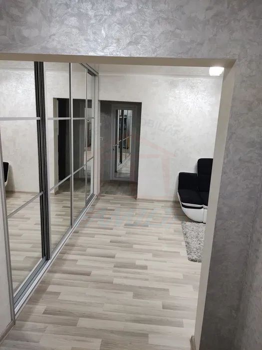Vanzare apartament 3 camere, Micro 17, Pret 88.000 EURO, sup 64mp - Poză 3
