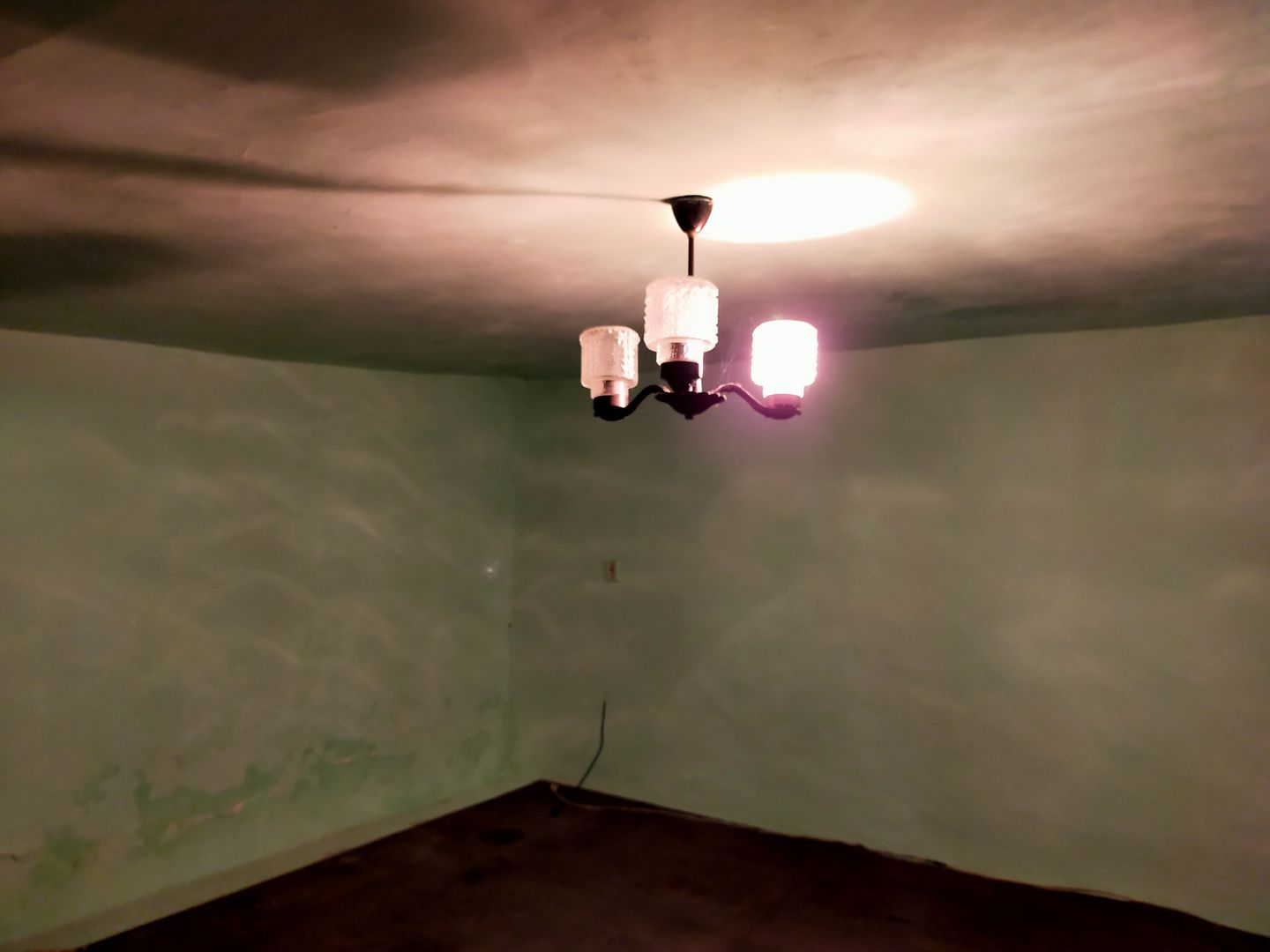 CASA 3 CAMERE IN CARANI - Poză 3