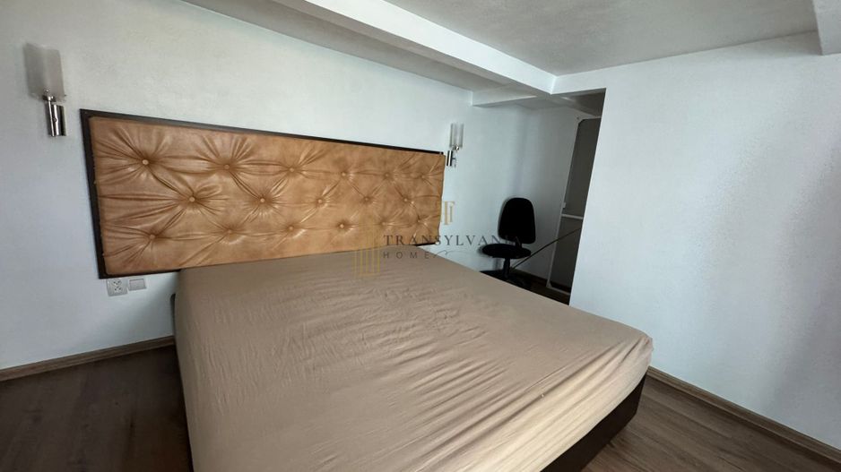 Apartament pe 2 niveluri, intabulat,  Zona Stefan cel mare - Poză 1