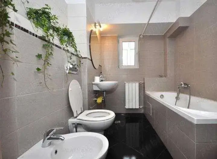 BRASADAS închiriază ap cam etaj 6/8 Bd. UNIRII. - Poză 4