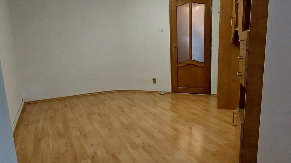 De închiriat apartament cu 3 camere, etaj 1, Siderurgistilor, 400 euro - Poză 7