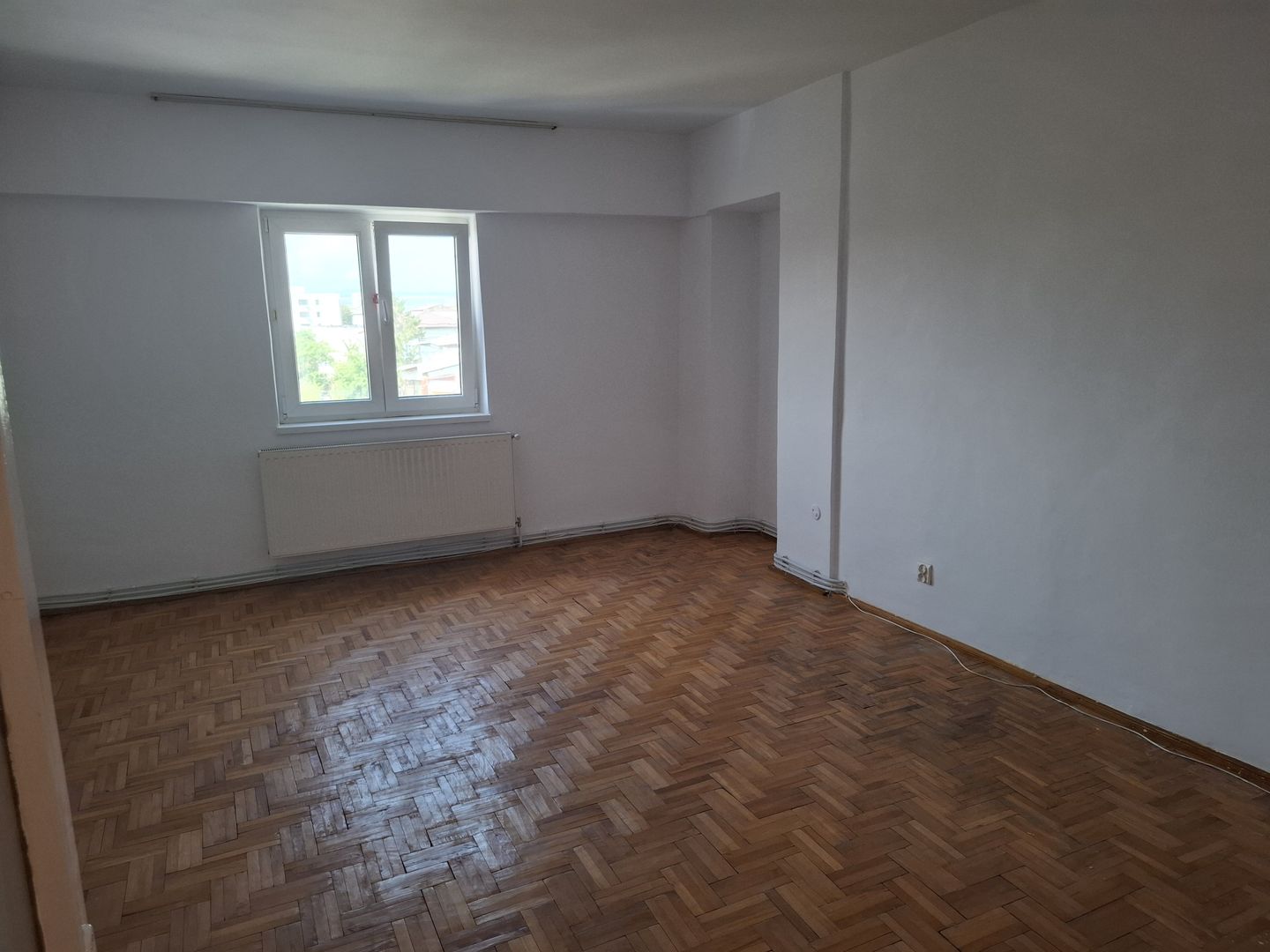 Apartament 2 Cam 9 mai zona Catedralei - Poză 2