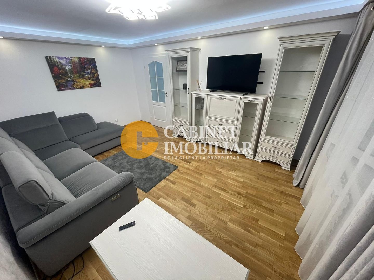 Central - Tg Cucu bloc tip Vila - 2 camere Decomandat RENOVAT 60mp - Poză 1