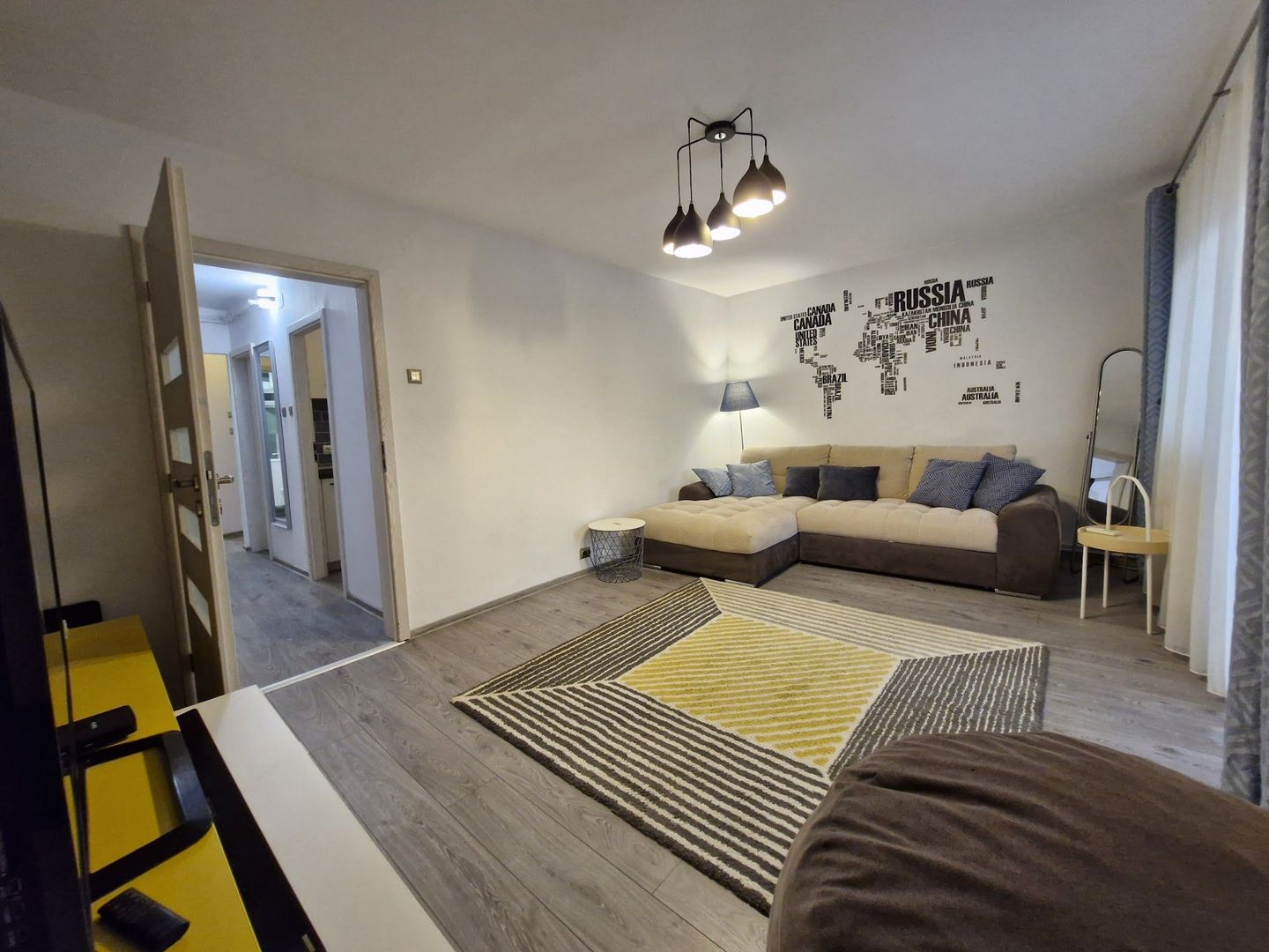 Apartament 3 camere  renovat in zona Lipovei - Poză 2