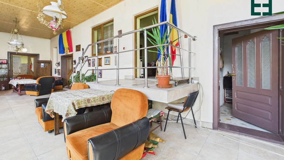 Casă cu 10 camere și 1437 mp teren în Ineu - Arad - Poză 27