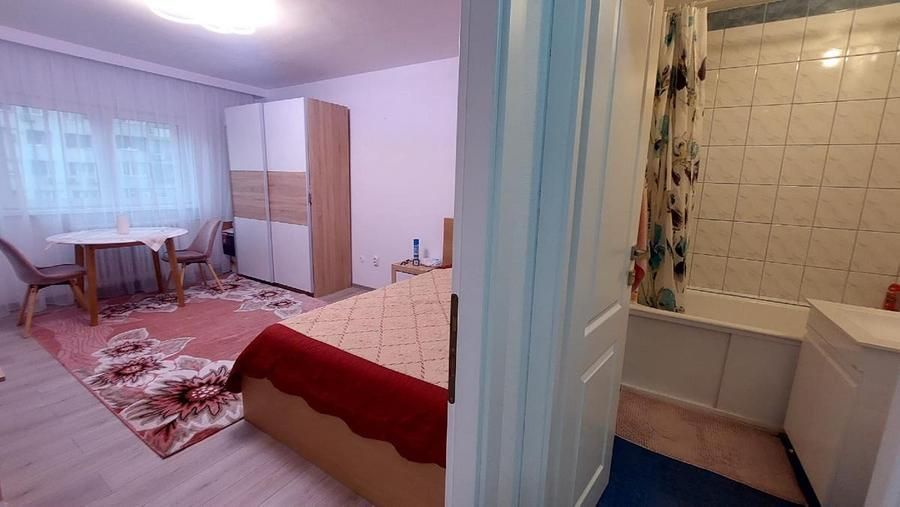 BRASADAS iNCHIRIAZA Garsoniera Mihai Bravu luminoasa vedere stradala - Poză 2