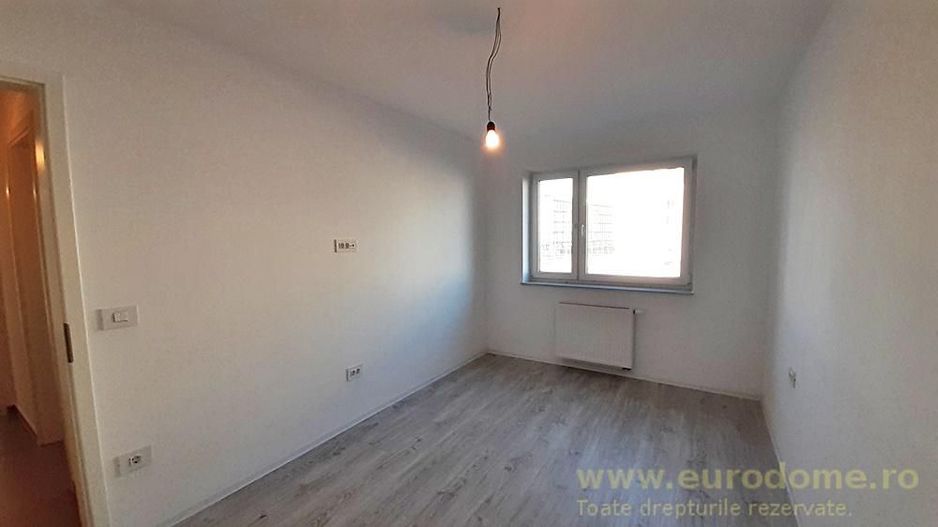 Cartier Coresi, apartament nou, nemobilat 400 euro - Poză 5