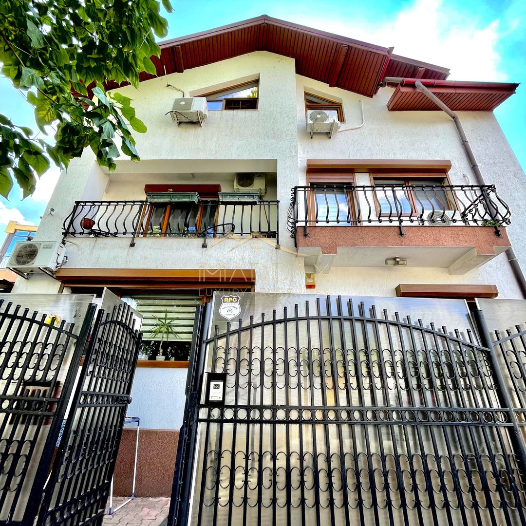 Vila cu 5 camere //2 parking// Zona Domenii - Poză 1