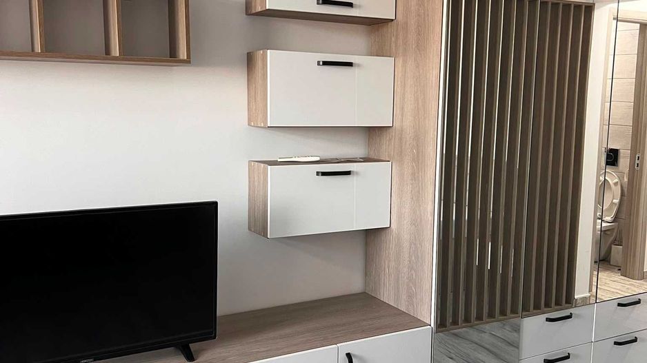 Garsonieră 30 mp, renovată, mobilată, 3 lifturi, metrou 2 minute - Poză 1