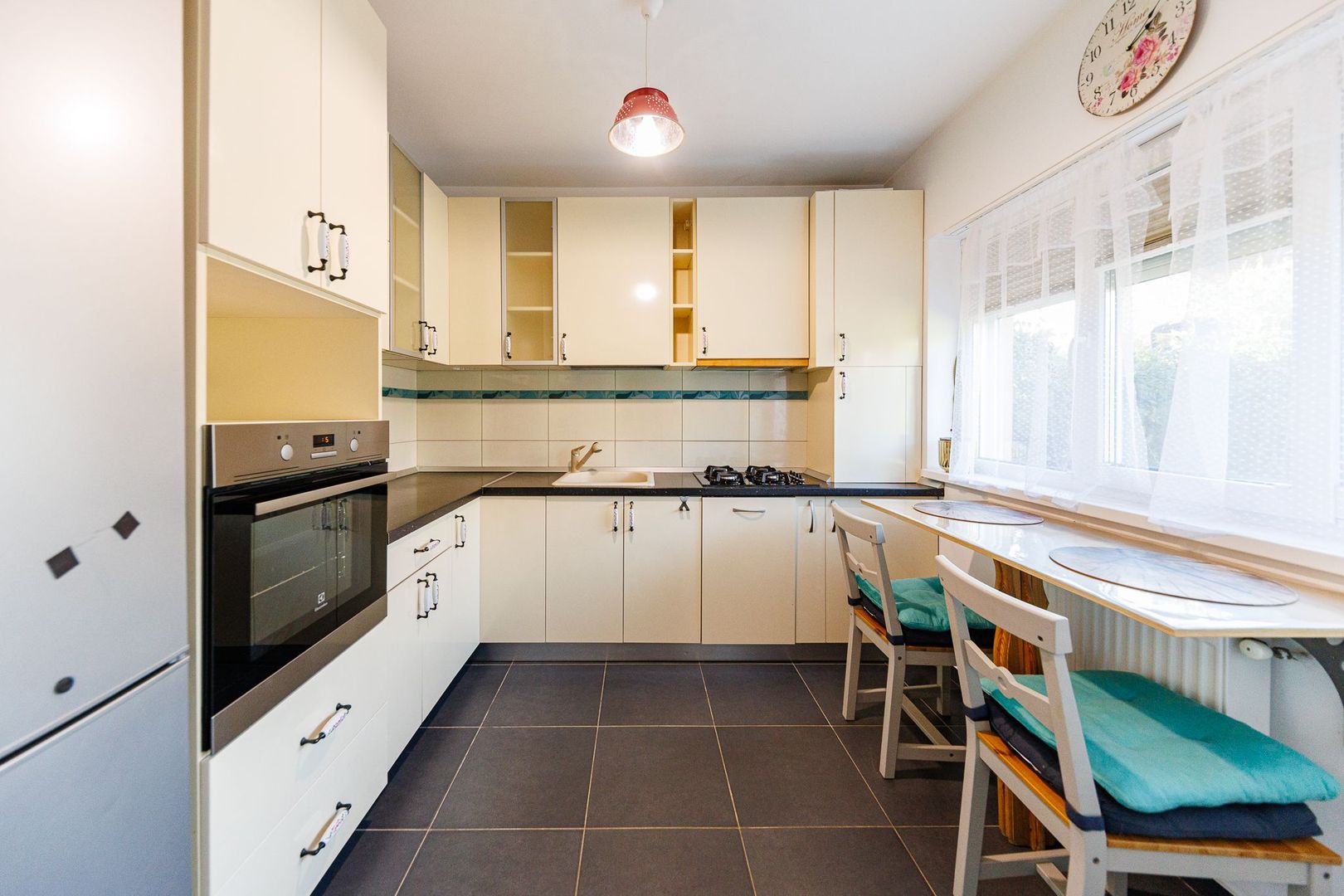 Casă primitoare și cochetă în Dumbrăvița – langa pădure și lac | Com 0 - Poză 10