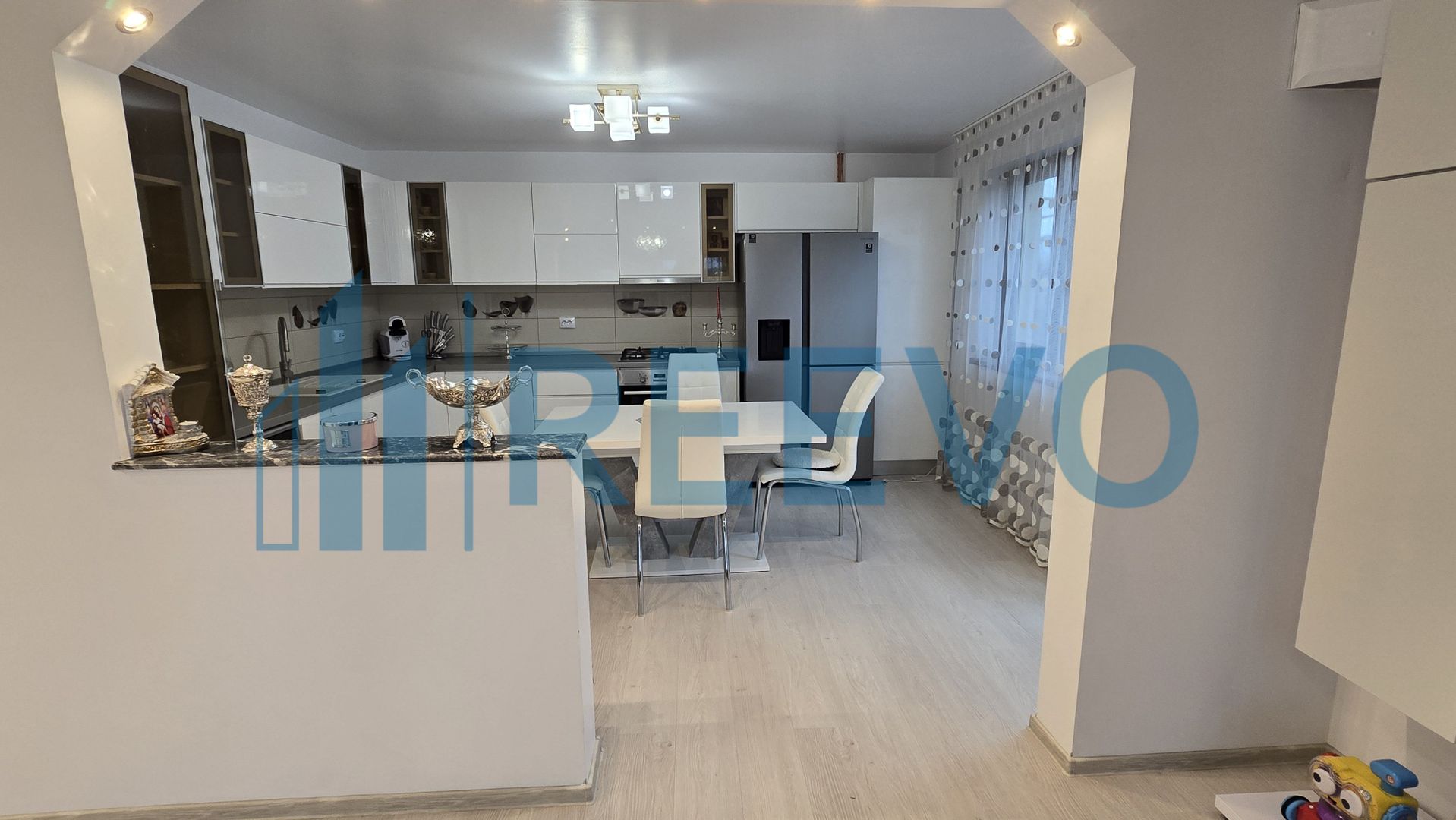 Casă de închiriat în Lilieci - Poză 8