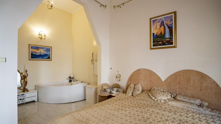 ULTRACENTRAL Apartament 3 camere cu 2 locuri de parcare - Poză 4