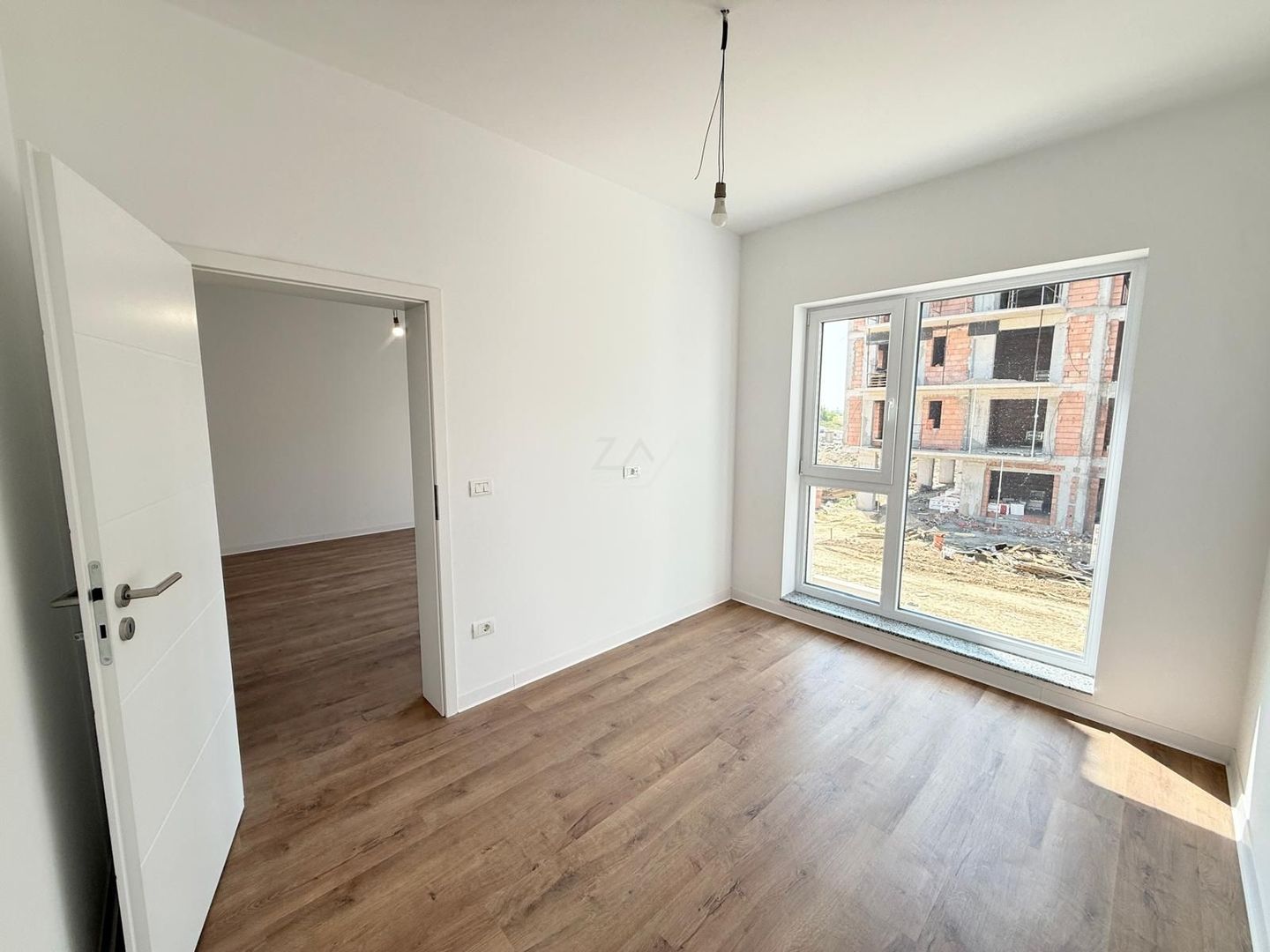 Bucatarie inchisa. Etaj 1. Loc de parcare. Asfalt. - Poză 8