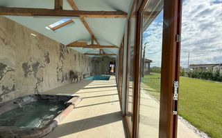 Vila de vanzare in APA-NORD  cu 2 Piscine/Zona de Relaxare/Acces lac - Poză 20