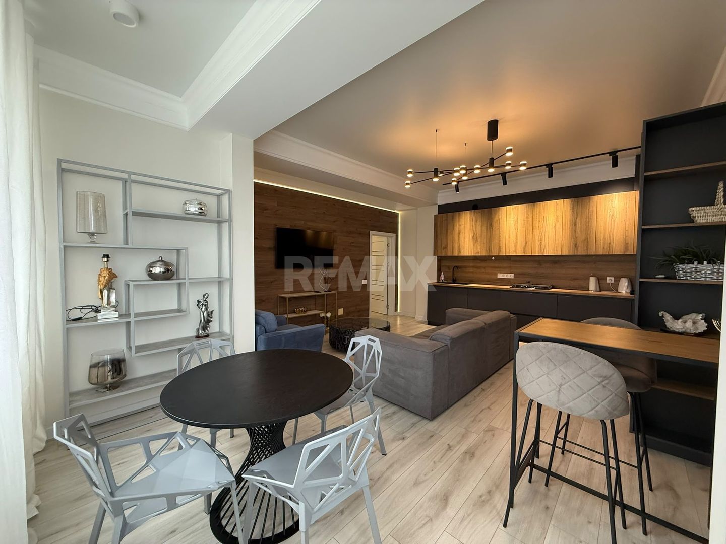 Apartament cu 2 dormitoare si living chiar in centrul Chișinăului - Poză 4
