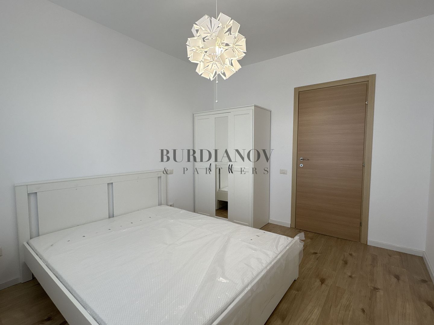 Apartament cu 3 camere 2 băi de închiriat Prelungirea Ghencea - Poză 6