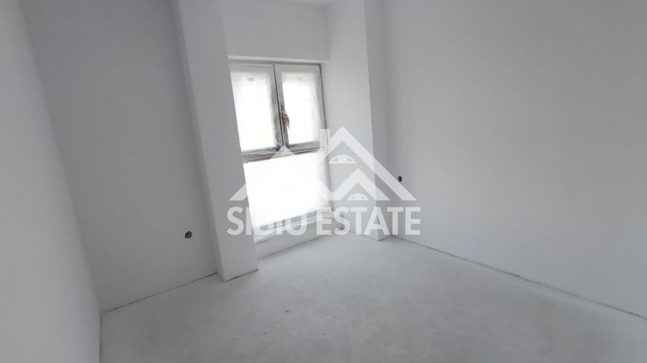 Apartament 3 camere de vânzare ,Doamna Stanca, Sibiu, parcare inclusa - Poză 1