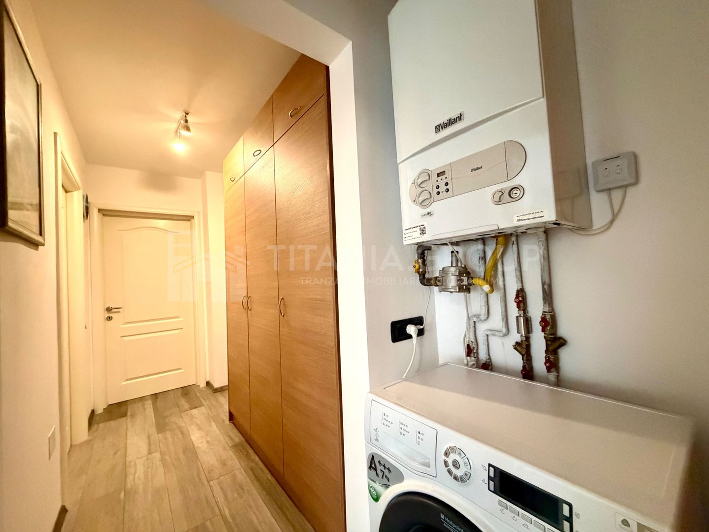 Apartament cu 3 camere, 2 bai  - zona Tractorul - Poză 15