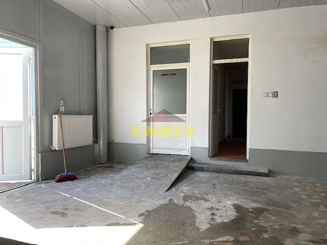 De vânzare: Hală industrială cu anexă birouri/apartament - Poză 8