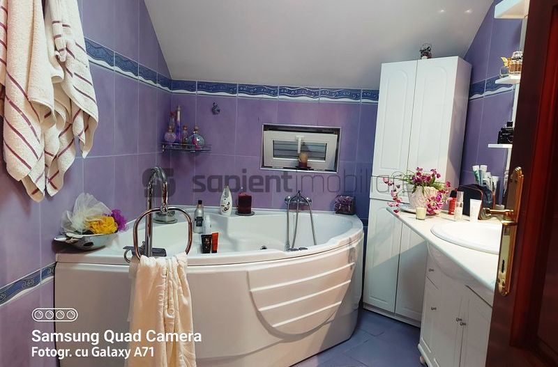 Casa lux cu 5 camere in Rontau - Poză 13