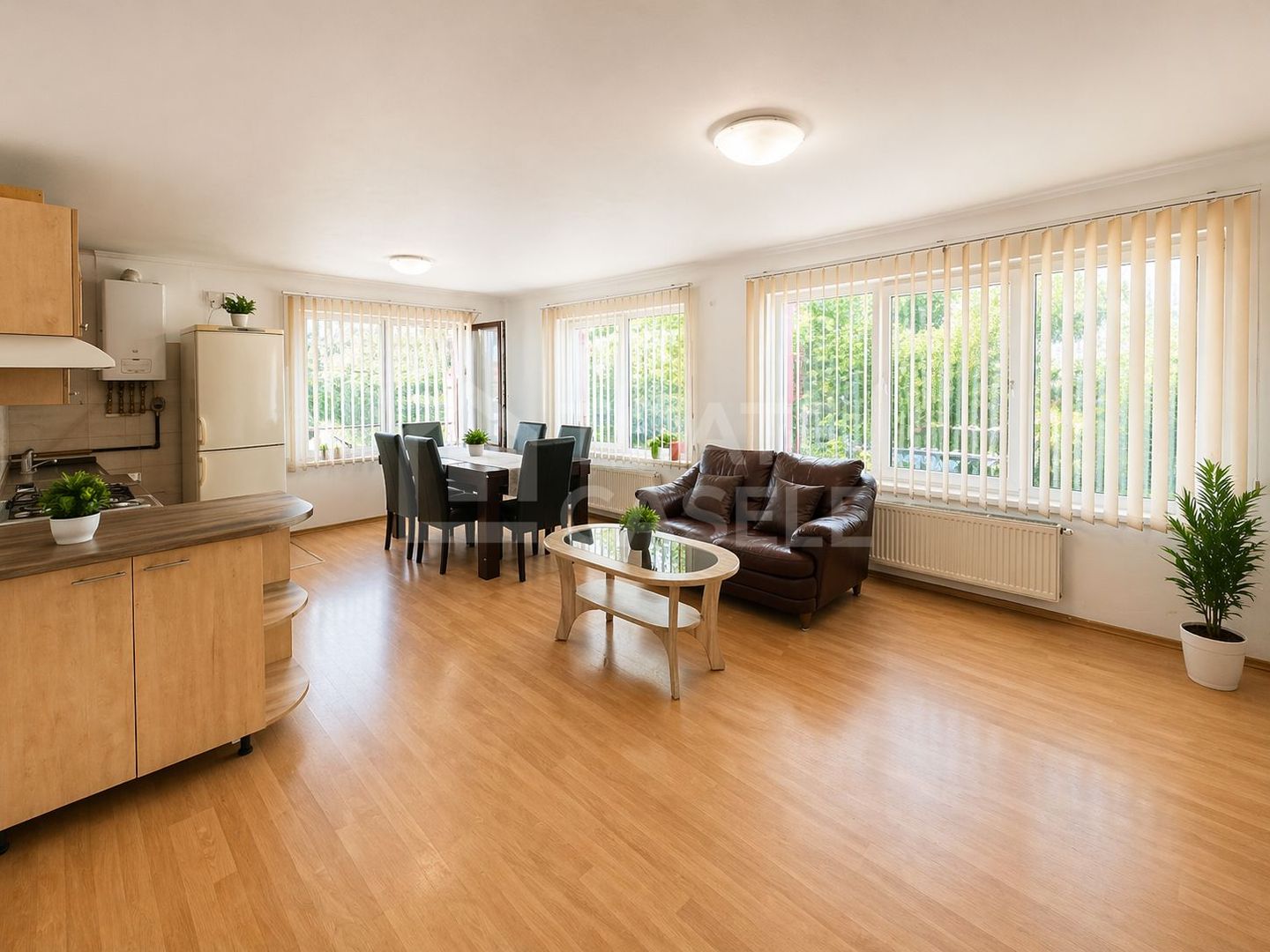 Apartament cu 3 camere, zona Grand Hotel, Buna Ziua - Poză 3