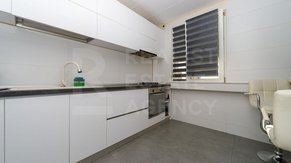Vânzare, apartament, 3 camere, zona Drumul Taberei - Poză 1