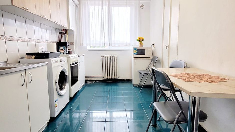 Apartament cu 3 camere - Centru/Piata 700 - Poză 6