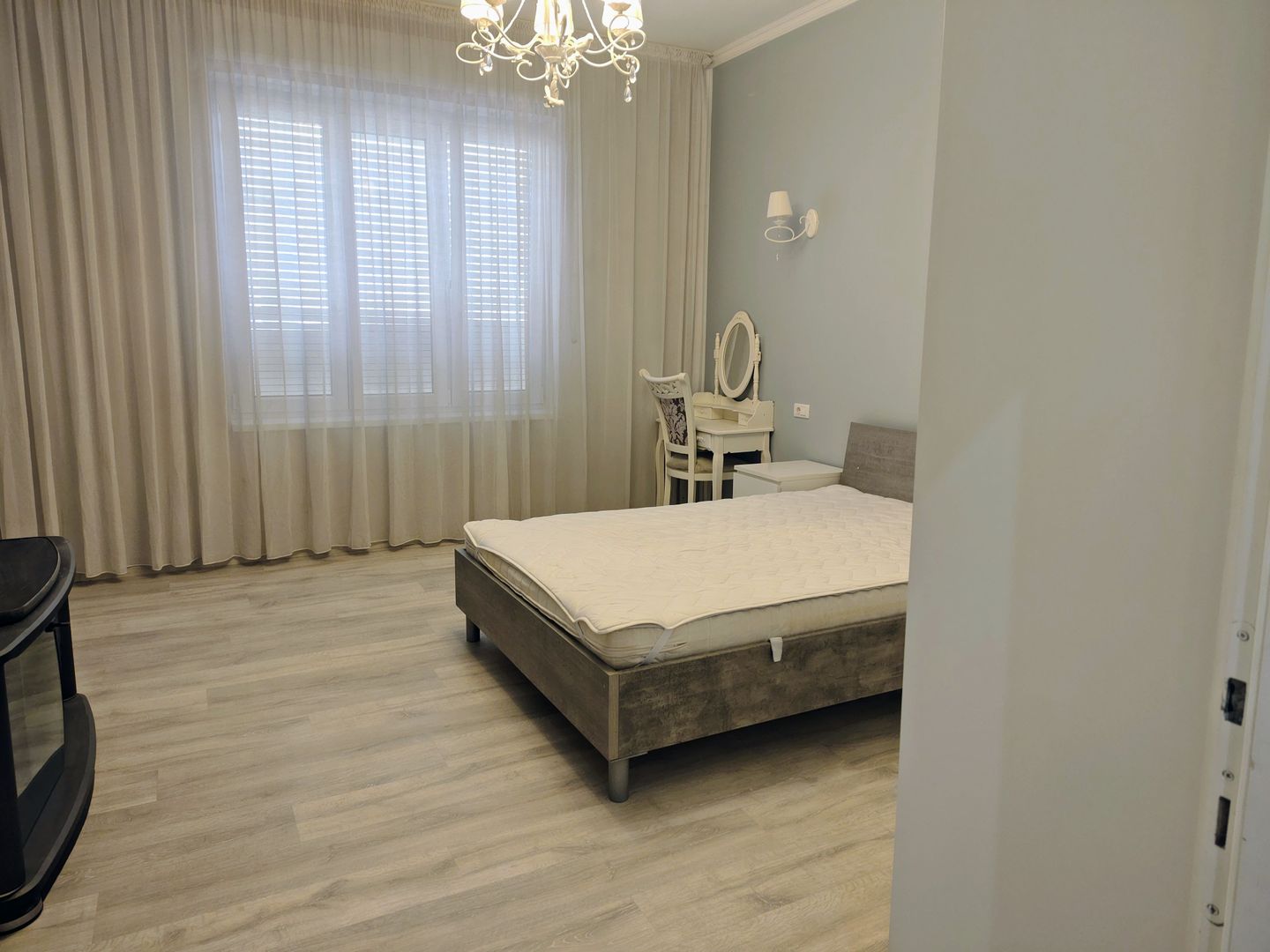 Apartament 3 camere la casa ,ultracentral, 550 E neg. Comision 50% - Poză 4