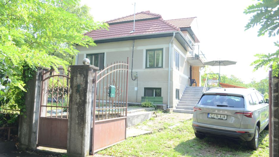 Casa renovata la tara complet mobilata si utilata - Poză 3