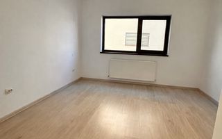De vanzare apartament cu 3 camere | Sanpetru - Poză 6