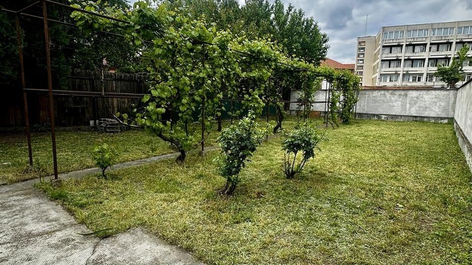 Casa Ultracentral singur ï¿½n Curte - Poză 2