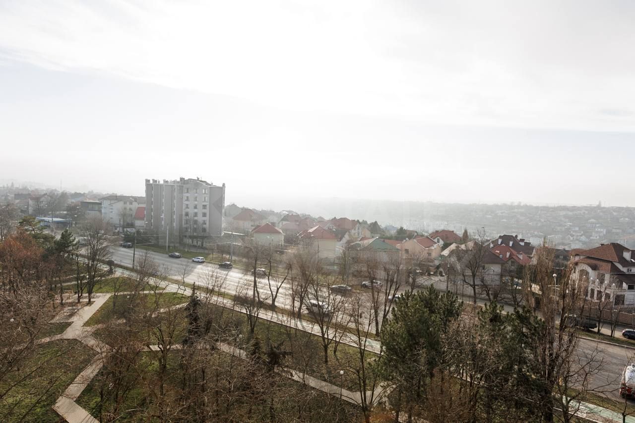 Vânzare, apartament, 3 camere, strada Miorița ,Centru. - Poză 1