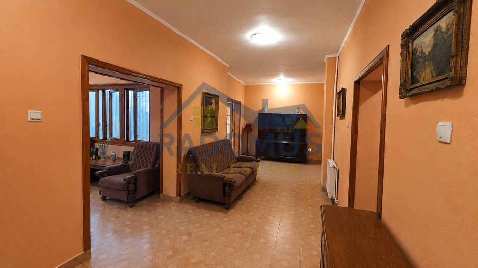 Vila 4 camere | Teren 532 mp | Piscina si foisor | Str. Lupeni - Poză 6