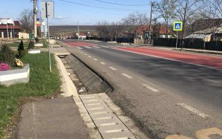 Casă bătrânească în Boureni (Târgu Frumos) – teren 950 mp, poziție centrală - Poză 1